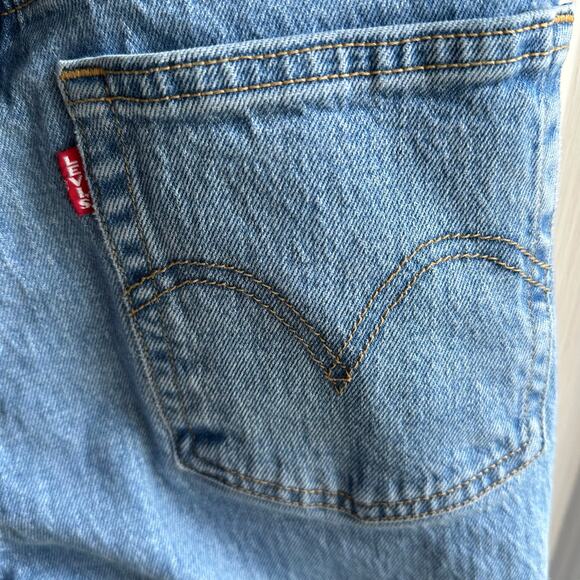 Levi's Wedgie Straight Crop Jeans in Tango Blue - Picture 9 of 12